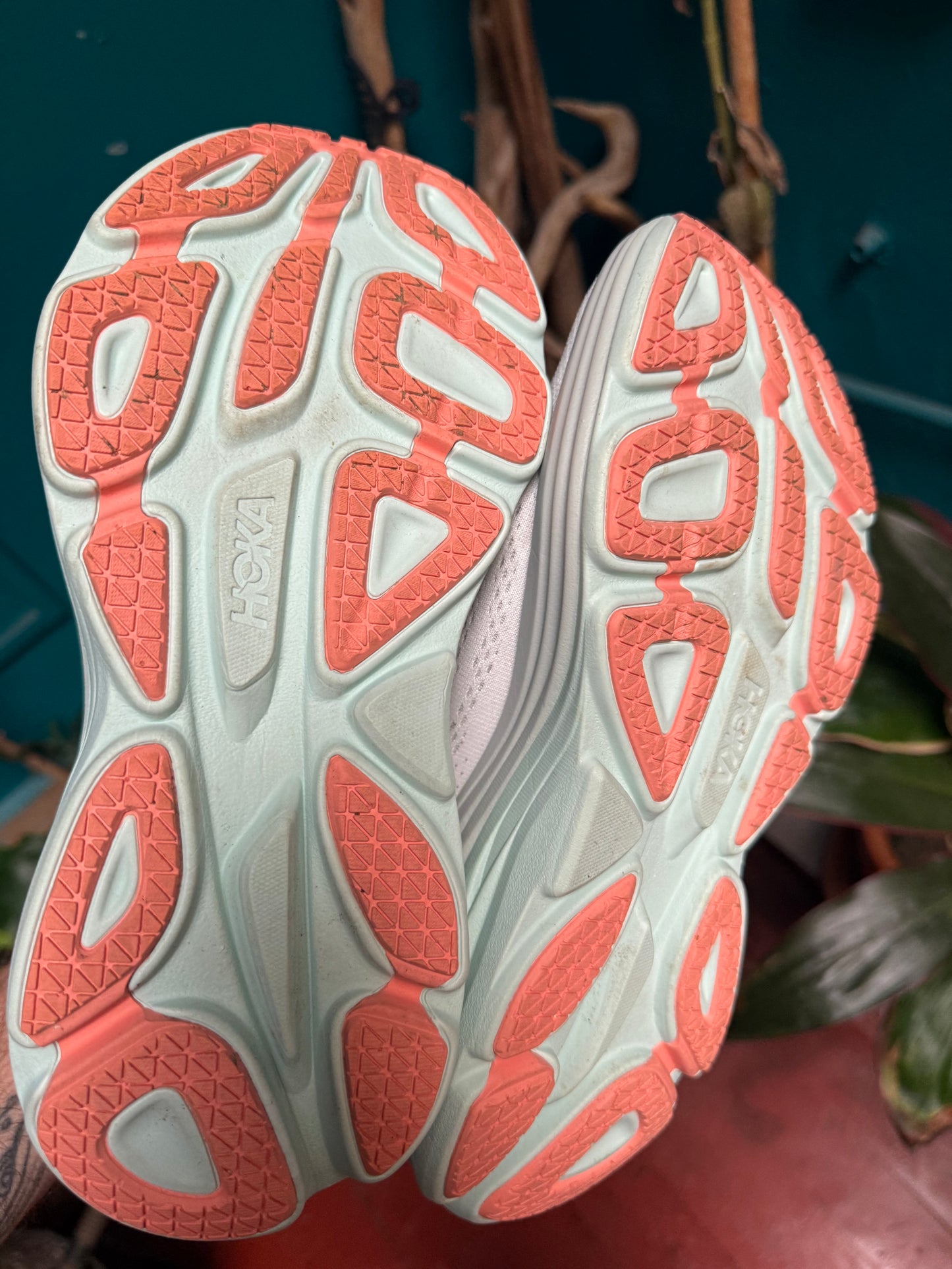Remate Hoka bondi 8