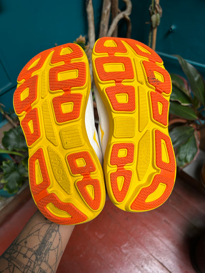 Zapatilla Hoka Bondi 9